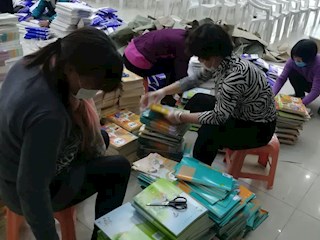 暖心速遞 “疫”路書香