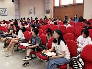 凌霄新聞臺(tái)】業(yè)精于勤研課標(biāo)，行成于思磨匠心