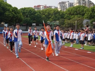 【凌霄新聞臺】學(xué)子揚帆正當(dāng)時 開學(xué)逐夢展新篇——記寶帶實驗小學(xué)2024年秋“開學(xué)典禮”暨“開學(xué)第一課”交通法規(guī)進校園宣講活動