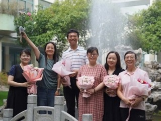 【凌霄新聞臺(tái)】寶帶實(shí)驗(yàn)小學(xué)慶祝第40個(gè)教師節(jié)系列活動(dòng)—— “花樣”送祝福、關(guān)懷潤(rùn)師心